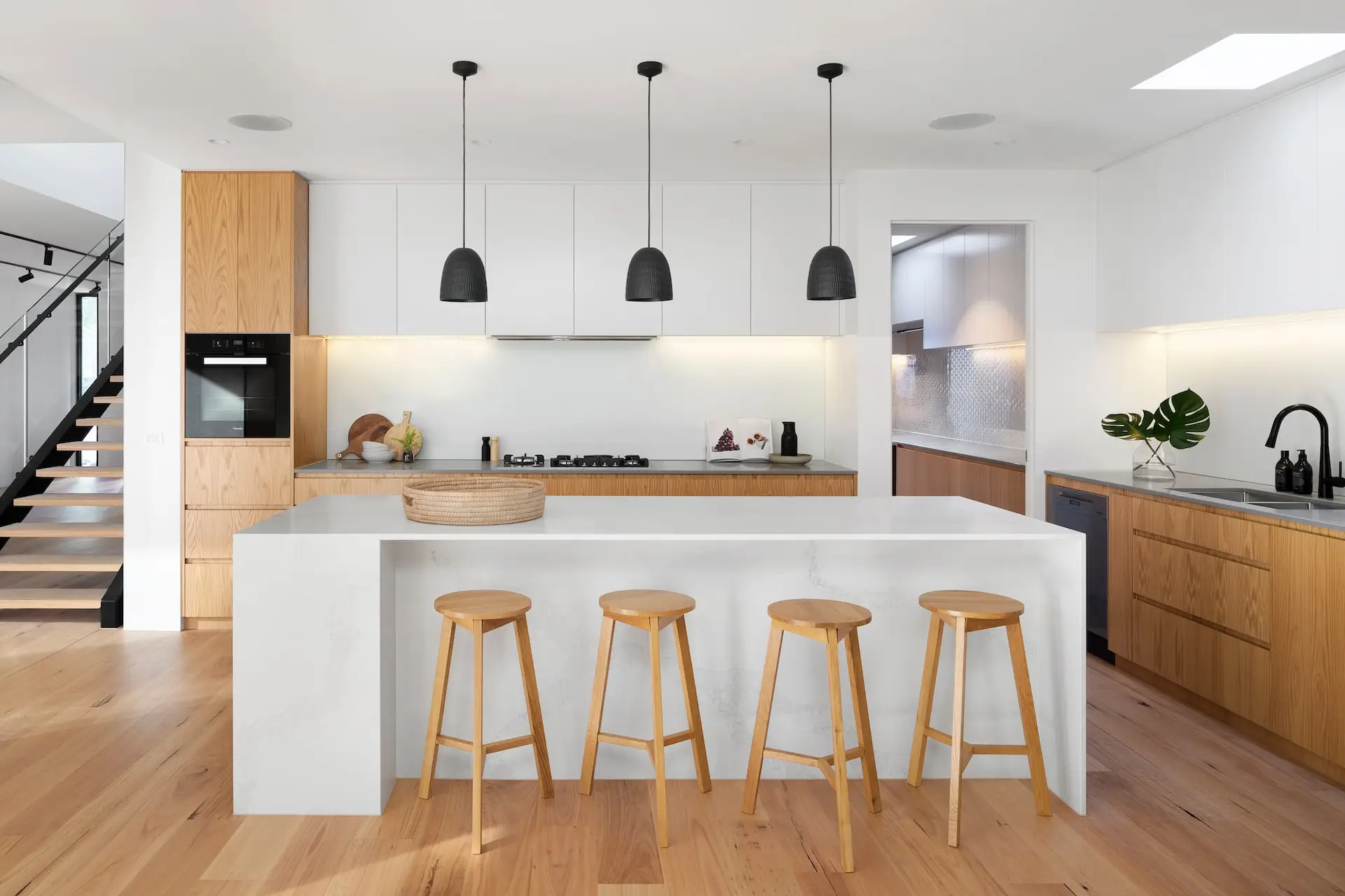 R architecture TRCJ 87Yoh0 unsplash 2.jpg